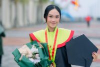 Potret Jessica Crisfin Lapendy lulusan terbaik FT (Foto:ist)