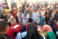 Suasana Lomba Makan Mie Pakai Sumpit (Foto: M. Zaky Asryan. A)