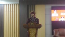 Momen Aryuni Putri saat memberikan sambutan, (Foto: Dok. Profesi)