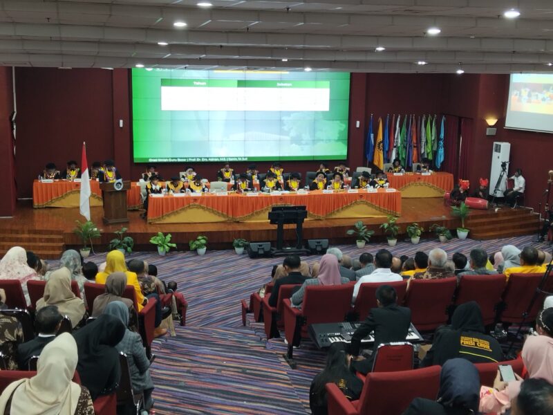 Suasana Khidmat dalam pengukuhan guru besar UNM, (Foto: St. Masyita Rahmi)