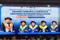 Potret pengukuhan guru besar oleh rektor UNM, (Foto: Dok. Profesi)