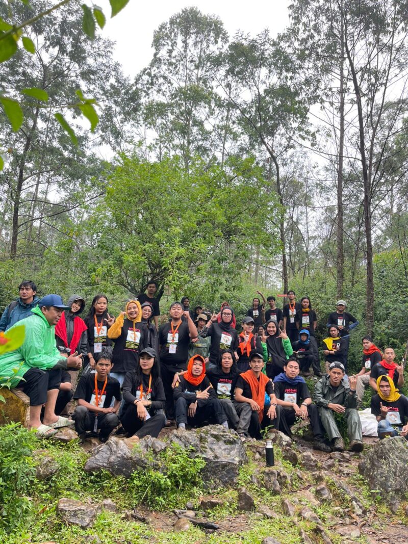 Para Peserta Aksi Penanaman, (Foto: Ist).