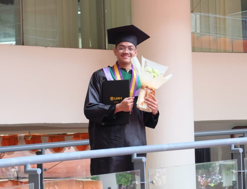 Mirza Kamal Pahlevi Wisudawan Terbaik I FBS UNM (Foto: Ist)