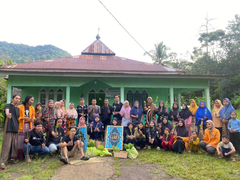 Dokumentasi Partisipan dan Panitia bersama Masyarakat di dusun Asana (Foto: Ist)