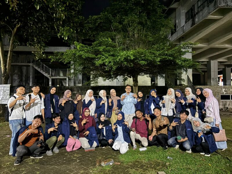 Foto bersama jajaran pengurus MP Ekolibrium FEB UNM  (foto: ist.)