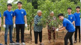 Ilustrasi Kolaborasi Mahasiswa Dalam Aksi Nyata Peduli Lingkungan dan Sosial, (Foto: AI).