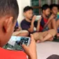 Potret sekelompok anak yang kecanduan bermain game online,(Foto:Int.)