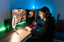 Potret seseorang sedang bermain game online,(foto: Int.)