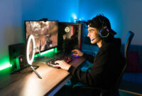 Potret seseorang sedang bermain game online,(foto: Int.)