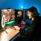Potret seseorang sedang bermain game online,(foto: Int.)