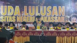 Potret Rektor saat melantik wisudawan, (Foto : Dok. Profesi.)