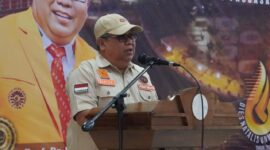 Potret Karta Jayadi saat beri sambutan pada acara pembekalan dan pelepasan Mahasiswa KKN, (Foto : Muh. Zaki Mubarak)