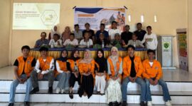 Foto Mahasiswa KKN Reguler LIII UNM Bersama Masrayakat Desa Balusu, (Foto: Ist.)