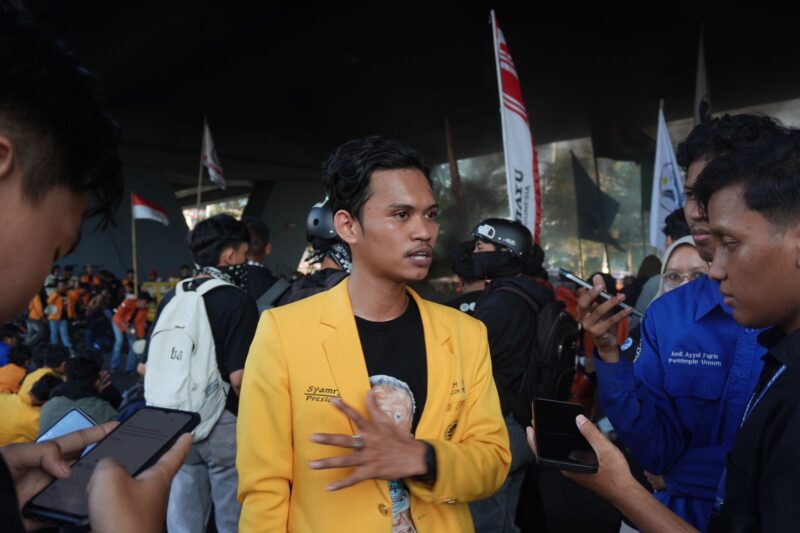 Potret Syamry Saat Wawancara Dalam Aksi Demonstrasi, (Dok:Profesi)