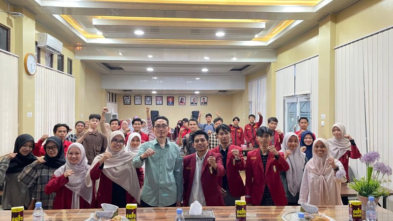 Foto Bersama Seluruh Partisipan Kegiatan Pelatihan Public Speaking dan Teknik Presentasi (Foto: Ist)