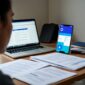 Seseorang browsing lowongan kerja online, (Foto: AI.)