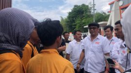 Potret WR III saat berdialog dengan Aliansi Mahasiswa Olaharaga dan Kesehatan, (Foto: Rahmadani.)