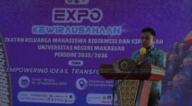 Sambutan dan Sekaligus Pembukaan Kegiatan oleh Pembina IKBIM KIP UNM, Mudarris (Foto: Ist)