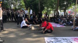 Potret BEM FT dan Pihak Kepolisian saat dialog,(Foto: Rahmadani.)