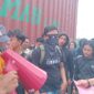 Potret Orator Amoras Saat Menyampikan Aspirasinya di Hadapan WR 3, (Foto: Florencya Alnisa Christin.)