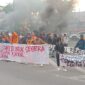 Potret Aksi Amoras di Depan Gedung Menara Phinisi, (Foto: Florencya Alnisa Chrsitin.)