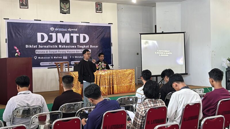 Potret Rezky Pratama membawakan materi desain grafis, (Foto: Profesi)