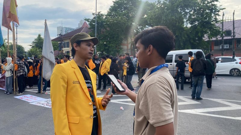 Potret Presiden BEM saat diwawancarai, (Foto: Ficka Aulia Khaerunnisa)