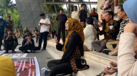 Potret Senat UNM Saat Turun Menemui Massa Aksi, (Foto: Ficka Aulia Khaerunnisa)