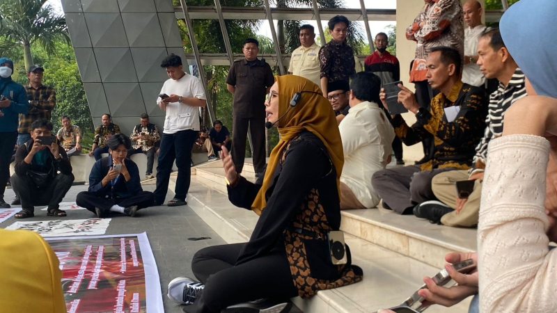 Potret Senat UNM Saat Turun Menemui Massa Aksi, (Foto: Ficka Aulia Khaerunnisa)
