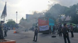 Aksi Amoras di Depan Gedung Phinisi UNM, (Foto: Nur Mardatillah)
