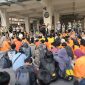 Potret diskusi massa aksi bersama beberapa pejabat kampus termasuk Ketua Senat Universitas Negeri Makassar, (Foto: Ibnu Qayyum Abdullah)