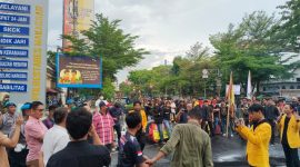 Potret Massa Aksi di Polrestabes Makassar, (Foto: Muhammad Fauzan Akbar)