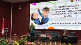 Potret Veni hadju dalam seminar nasional gizi 2025 (  Foto: Muh Apdal Adriansyah)