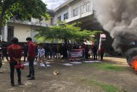 Potret LK FEB saat aksi (Foto: Rahmadani)