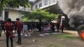 Potret LK FEB saat aksi (Foto: Rahmadani)