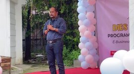 Potret Basri Bado saat sambutan dalam pembukaan Manajement Day Dies Natalis ke-26,(Foto: Int.)