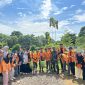 Foto kegiatan mahasiswa KKN PPL pada saat pembagian bibit buah gratis, (Foto: Ist.)