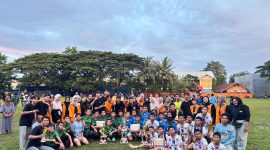 Foto Tim KKN-PPL UNM Bersama Para Peserta Usai Pertandingan, (Foto: Ist.)