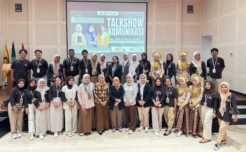 Potret bersama Talkshow Komunikasi (Foto: Ist.)