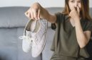 Ilustrasi sepatu yang memiliki aroma menyengat (Foto: Int.)