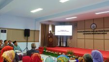 Potret Abdul Haris, ketua jurusan fisika dalam sambutan saat pembukaan Fisika Open,(Foto: Ist.)