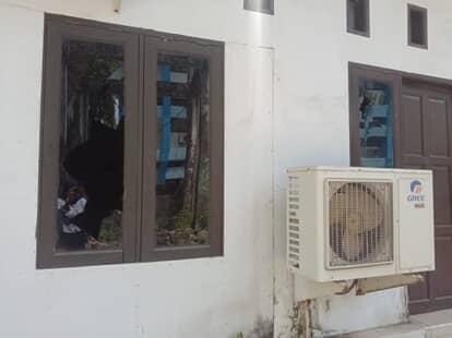 Potret pengrusakan di FMIPA usia penyerangan dini hari, (Foto: Ist.)