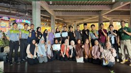 Potret mahasiswa PKh bersama para peserta Pelatihan Bahasa Isyarat, (Foto : Ist.)