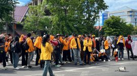 Potret mahasiswa yang menyampaikan orasi (Foto: Winda Pratiwi Agus Tina)