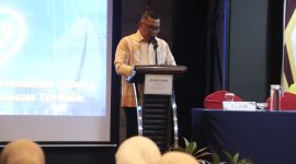 Potret perwakilan orang tua dalam menyampaikan pesan dan kesan (Foto: Qufron)