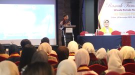 potret perwakila wisudawan dalam menyampaikan pesan dan kesan dalam ramah tamah Psikologi ( Foto: Qufron)