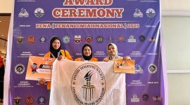 Potret Tim debat Debating Society UNM  berpose usai meraih Juara II Lomba Debat Ilmiah pada Pekan Ilmiah Nasional (PENA) 2025, (Foto: Ist.)