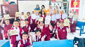 Foto bersama Mahasiswa BK FIP UNM bersama peserta didik SD Kompleks IKIP 1, (Foto : Ist.)