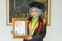 Potret Andi Dio Nurul Awalia Wisudawan Terbaik Fakultas Teknik Periode November (Foto: Ist)