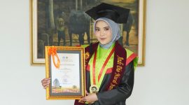 Potret Andi Dio Nurul Awalia Wisudawan Terbaik Fakultas Teknik Periode November (Foto: Ist)